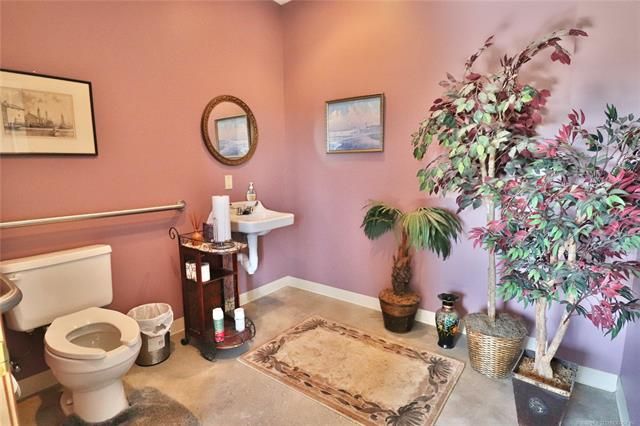 7374 W 51st St, Tulsa, OK 74107